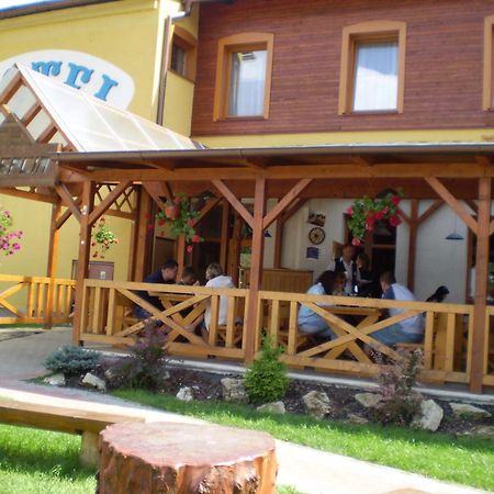 Motel Ranc Ruzomberok Bagian luar foto