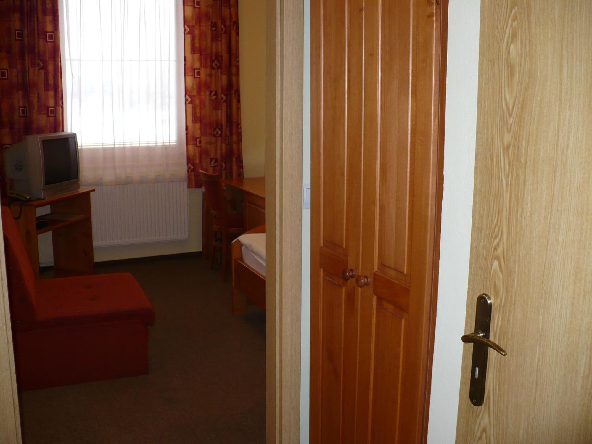 Motel Ranc Ruzomberok Bagian luar foto