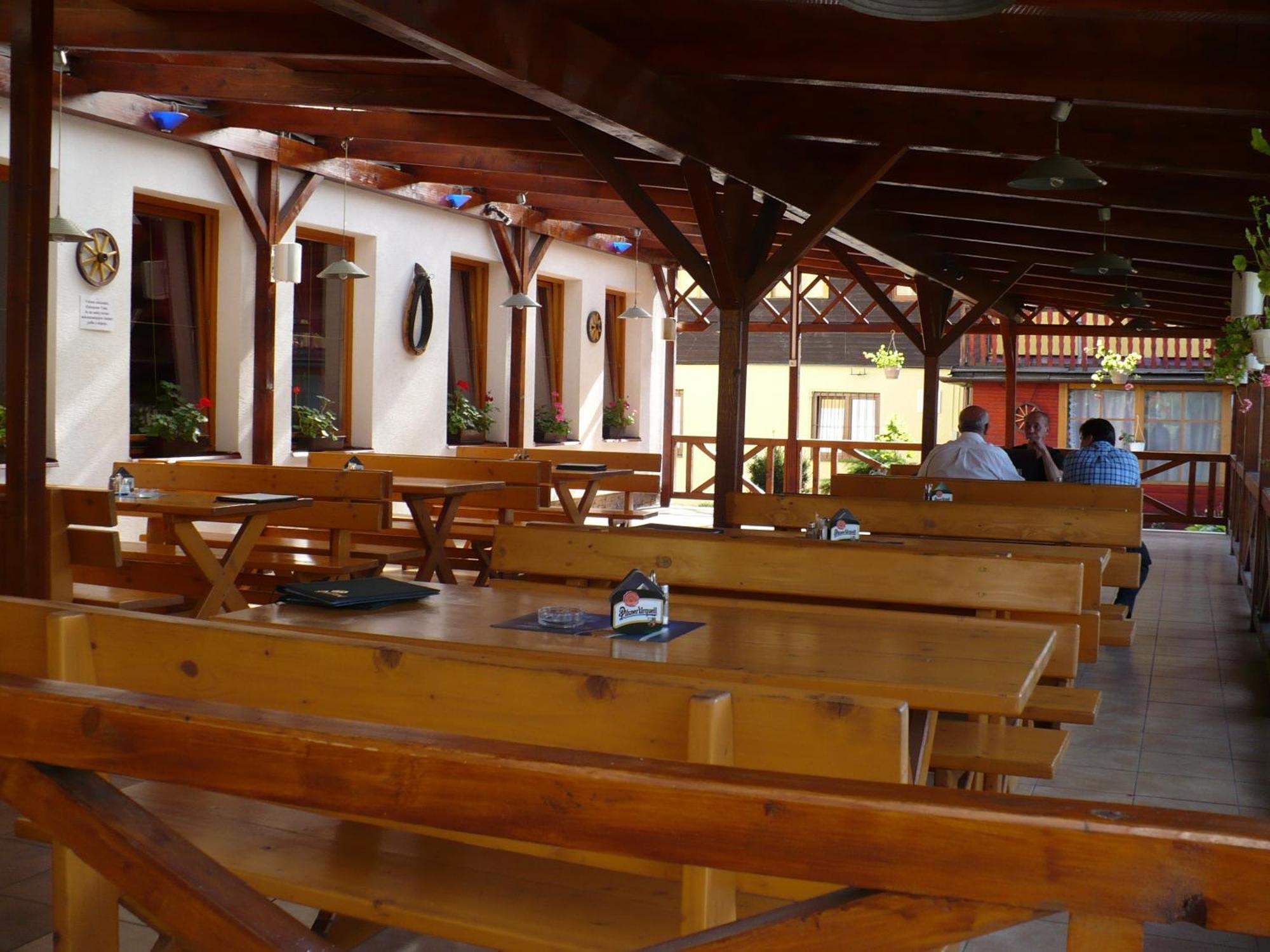 Motel Ranc Ruzomberok Bagian luar foto